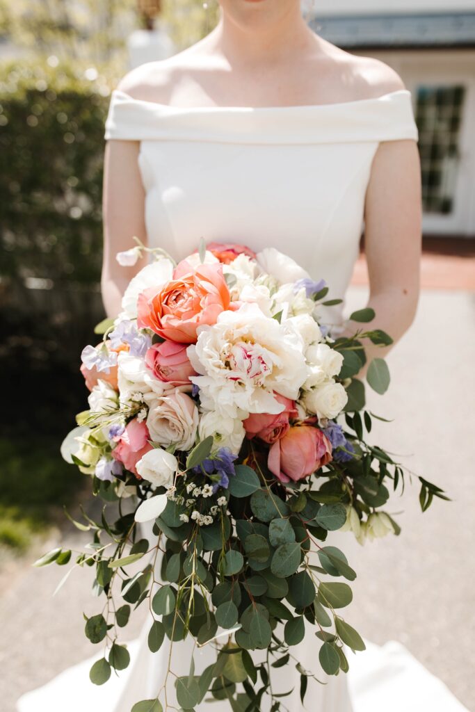The bride carried a handmade bouquet
