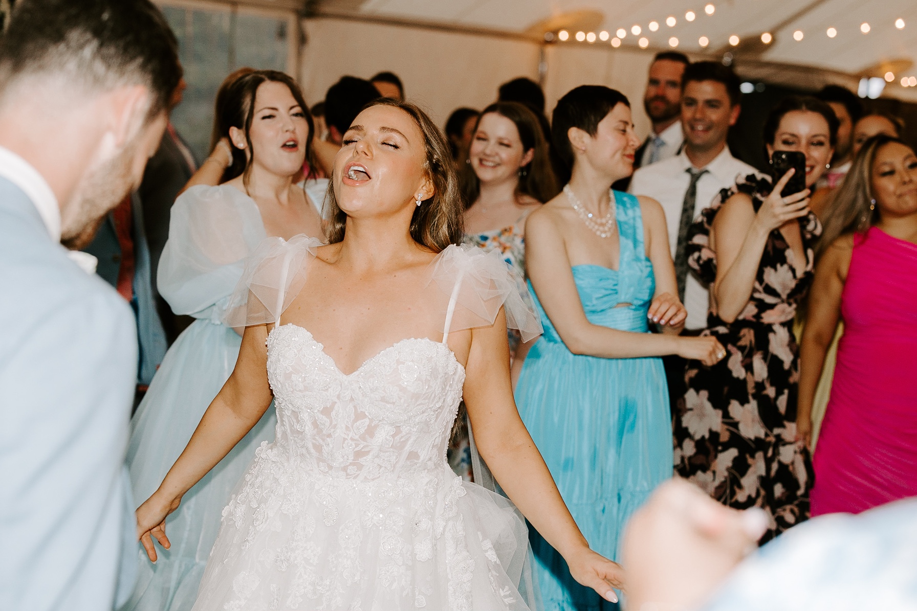 Bride sings and dances on the dance floor
