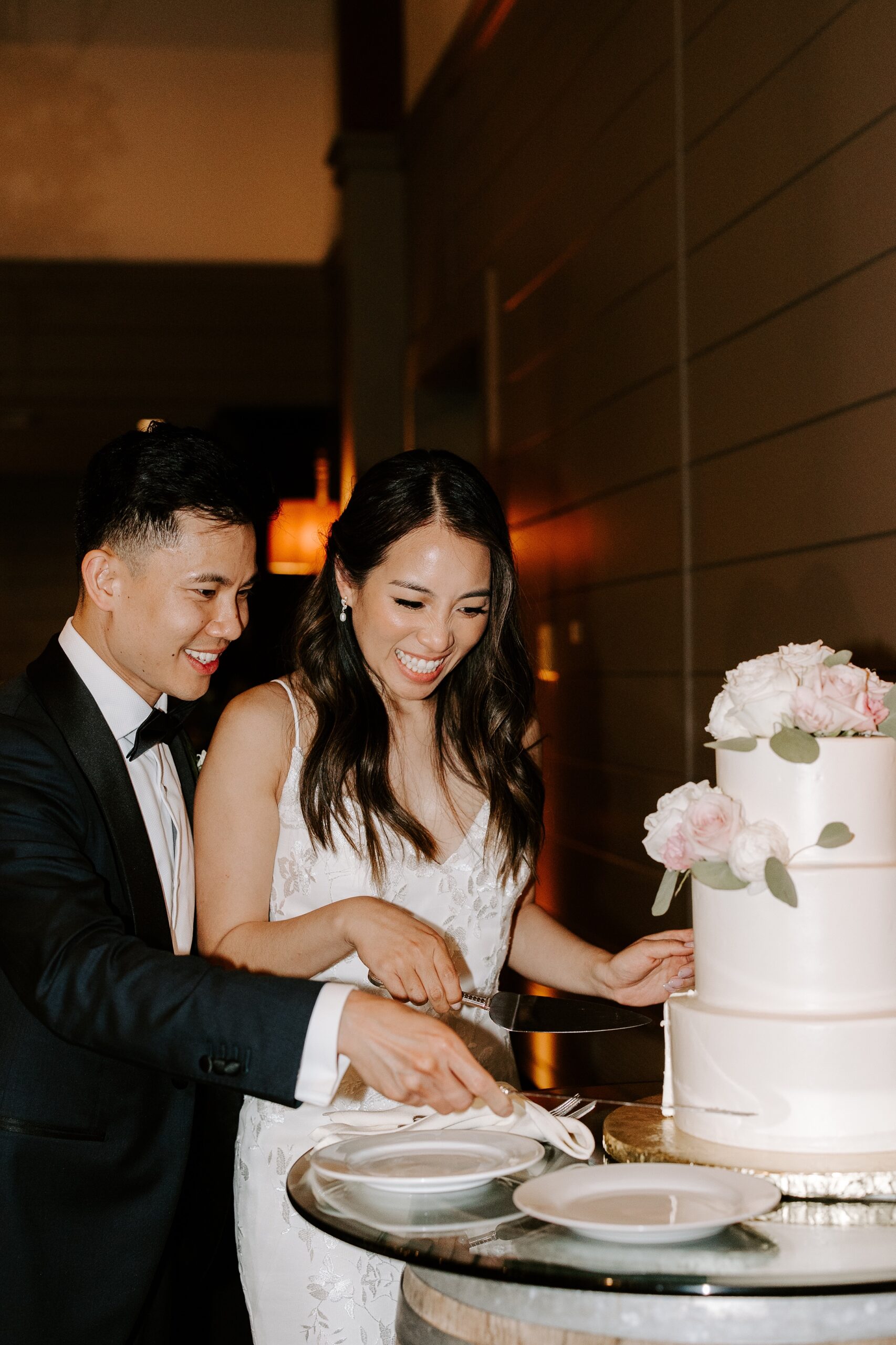 Bride and groom cut their cake at the LaBelle Winery wedding reception