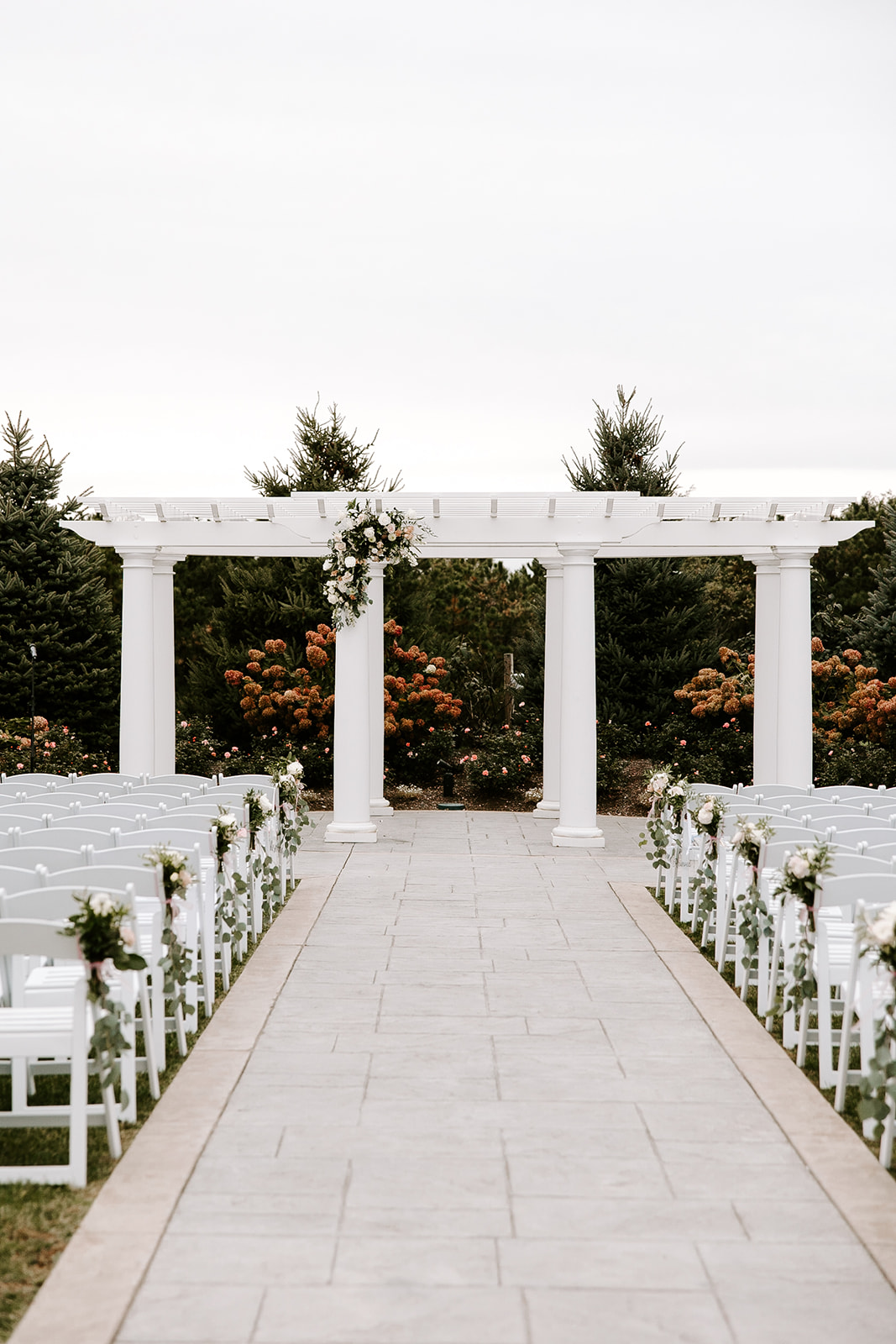 Dreamy New England wedding day sits ready for the stunning New England