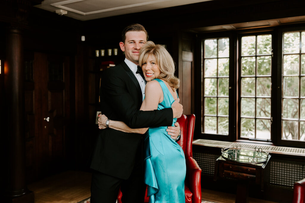 groom getting ready with mom