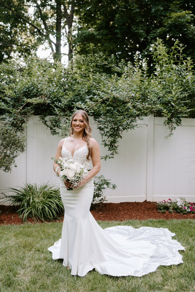 Classic portrait of bride with bouquet