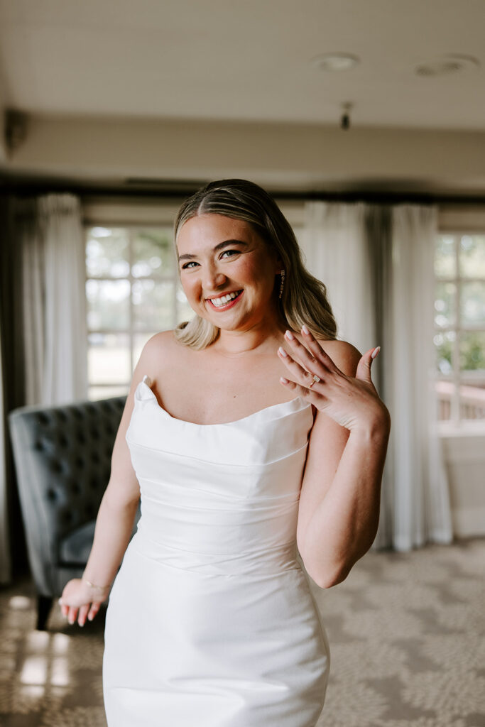 bride putting on jewelry