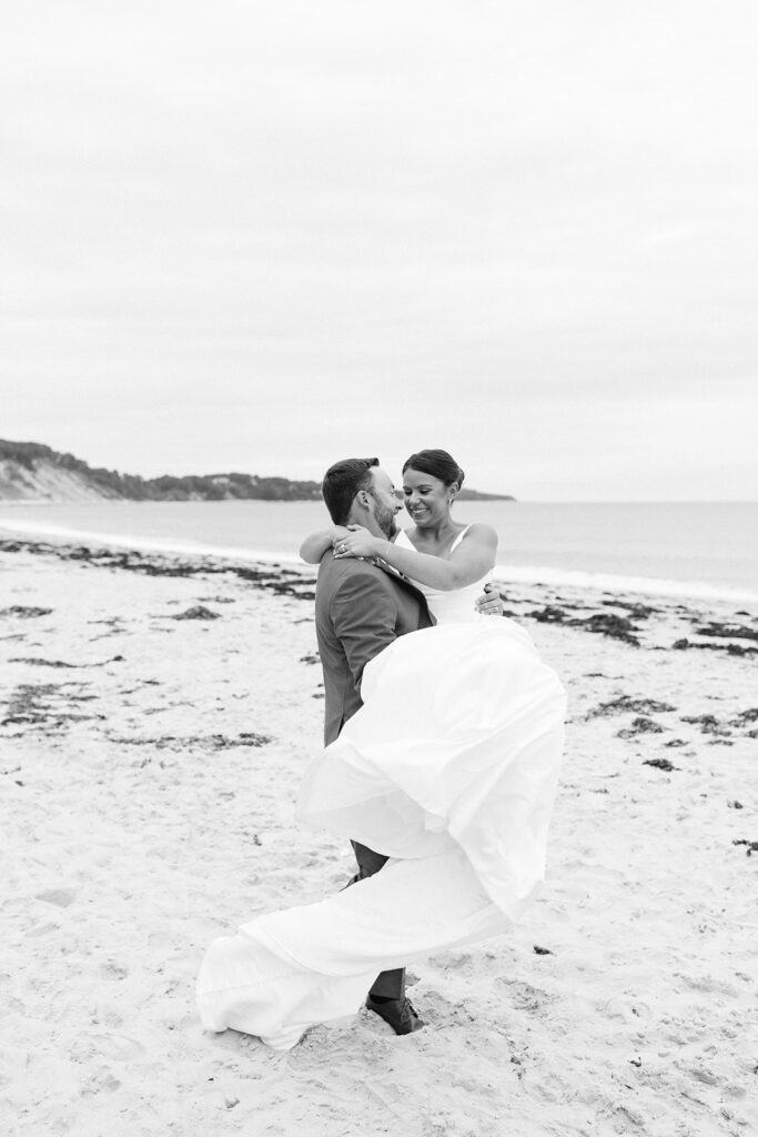 groom spinning bride at whitecliffs country club