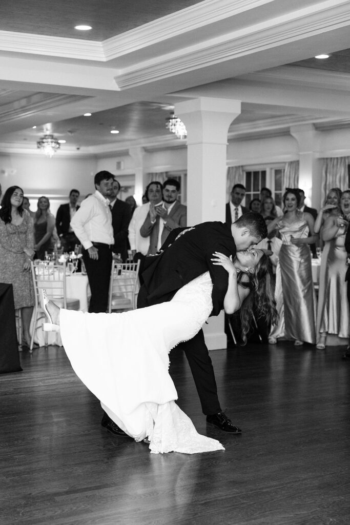big dip kiss during emotional first dance at saphire estate