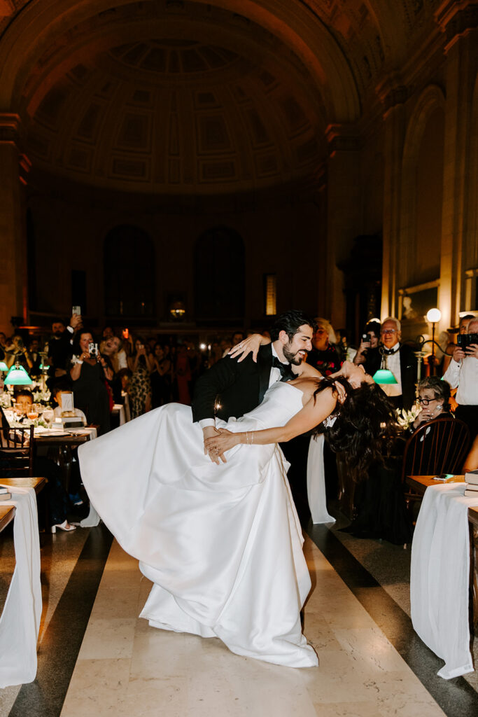 bid dip kiss as couple enters reception